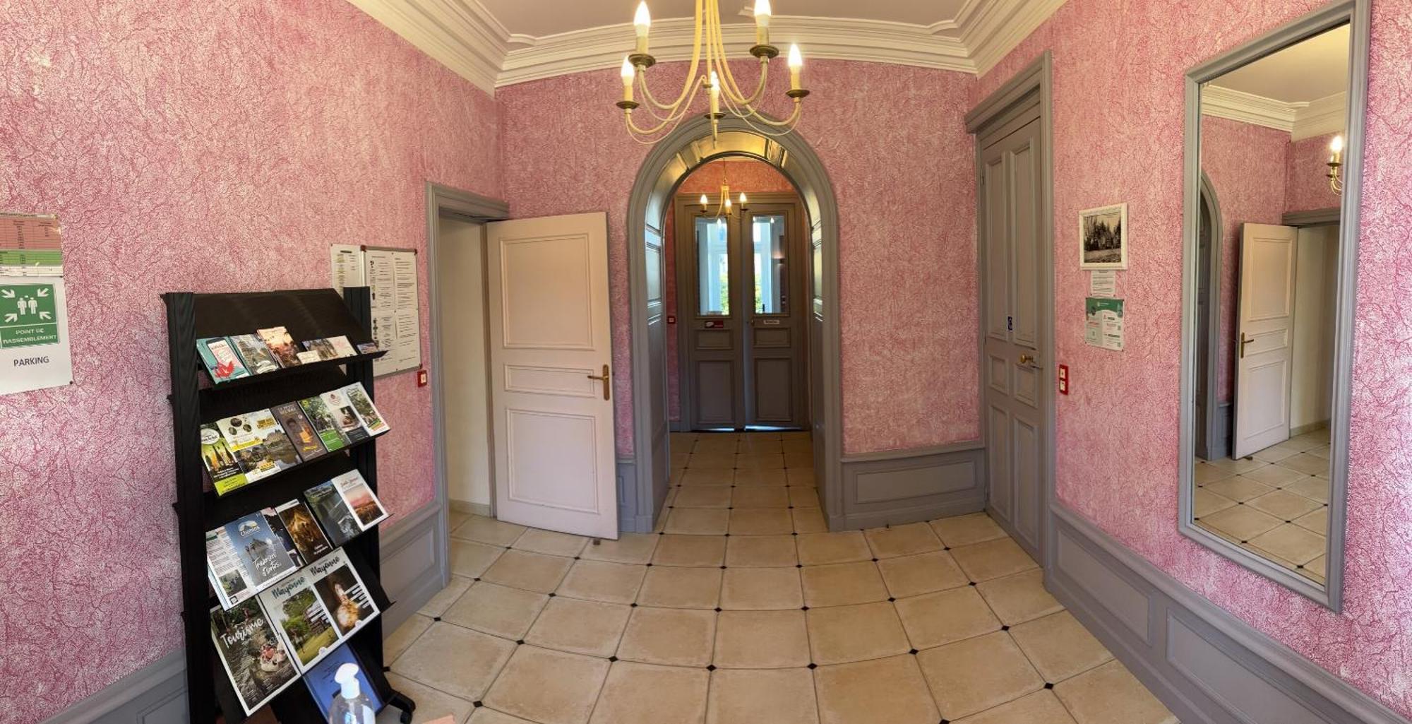 Chateau Du Bourg Saint-Denis-de-Gastines Exterior foto